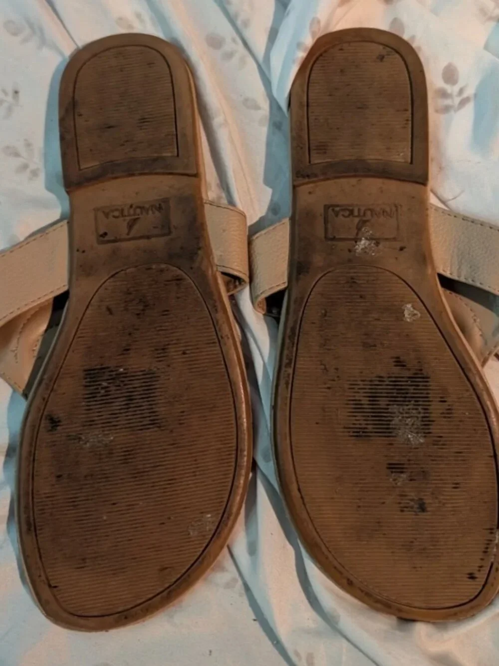 Women's Nautica Tan flip flop Sandals Size 9.5